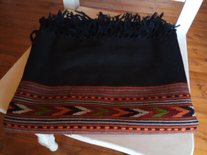 Woollen shawl with border - black