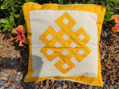 Cushion cover infinite knot, yellow